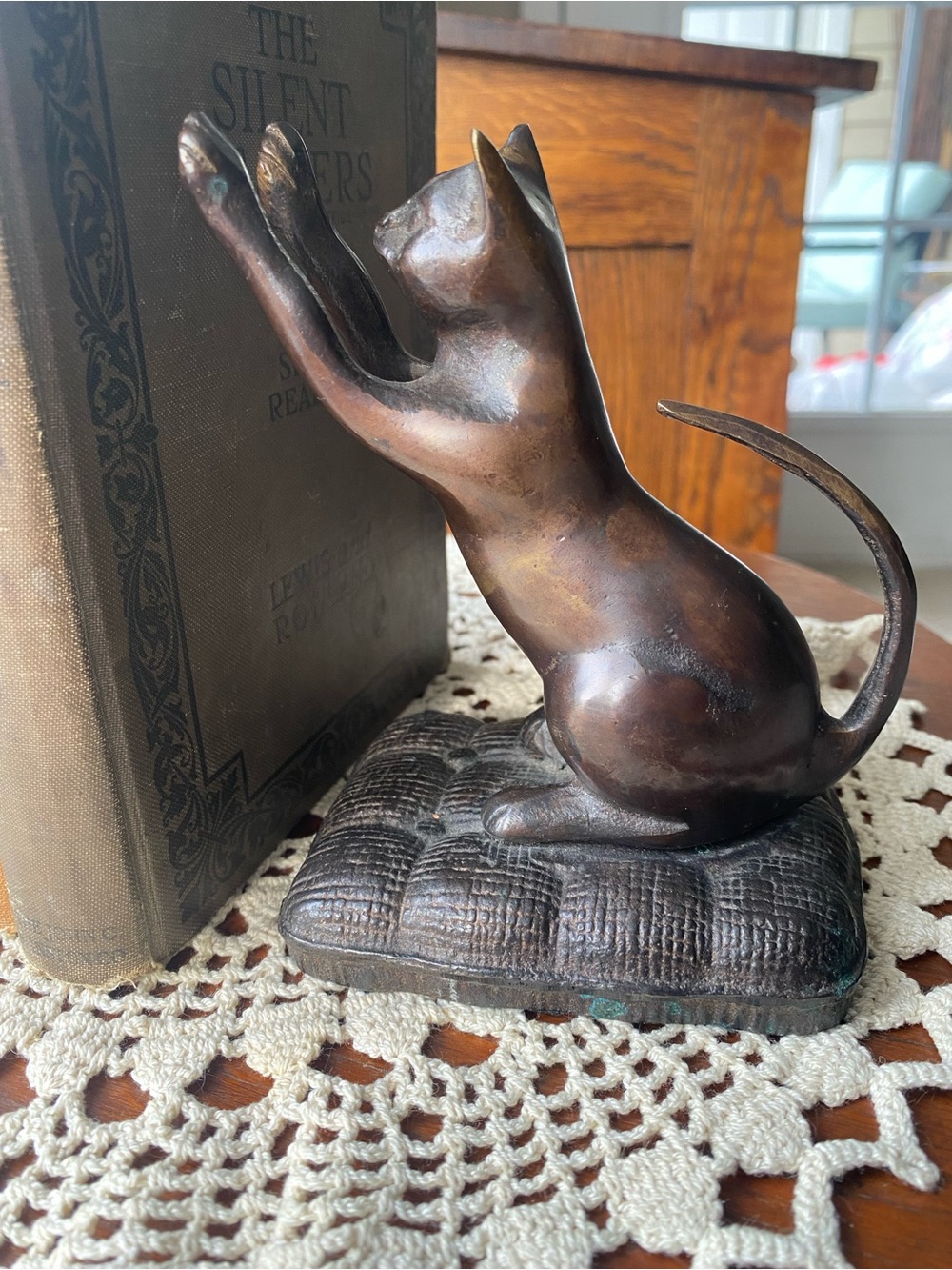 Antique Brass Playful Cat Bookend - Decorative Bronze Cat Sculpture EUC - Picture 11 of 14